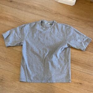 Uniqlo Striped Gray T-Shirt
